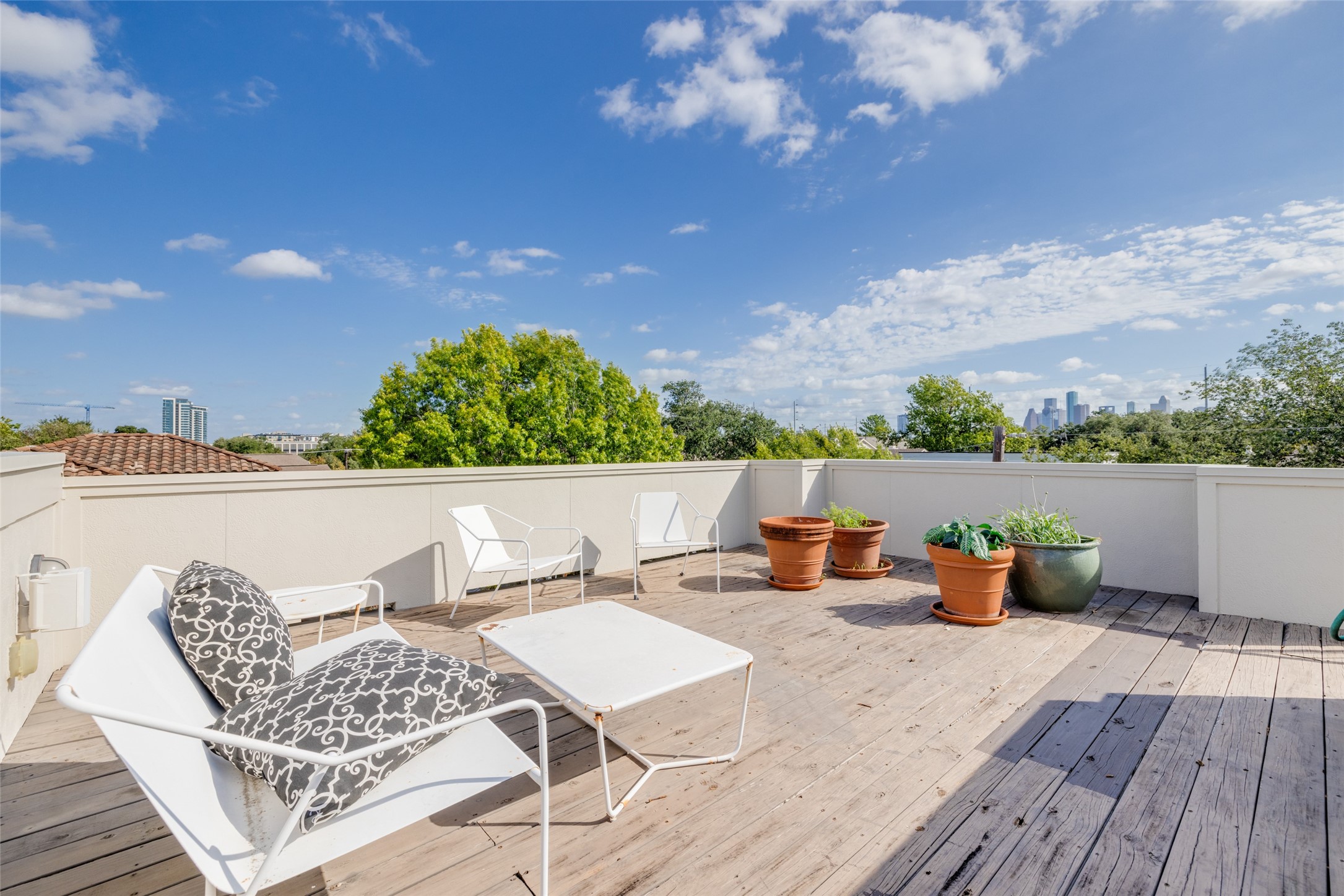Enjoy the wonderful panoramic views of Houston in this peaceful huge rooftop terrace, gas & water connections, decorative lighting, wood deck replaced 2017