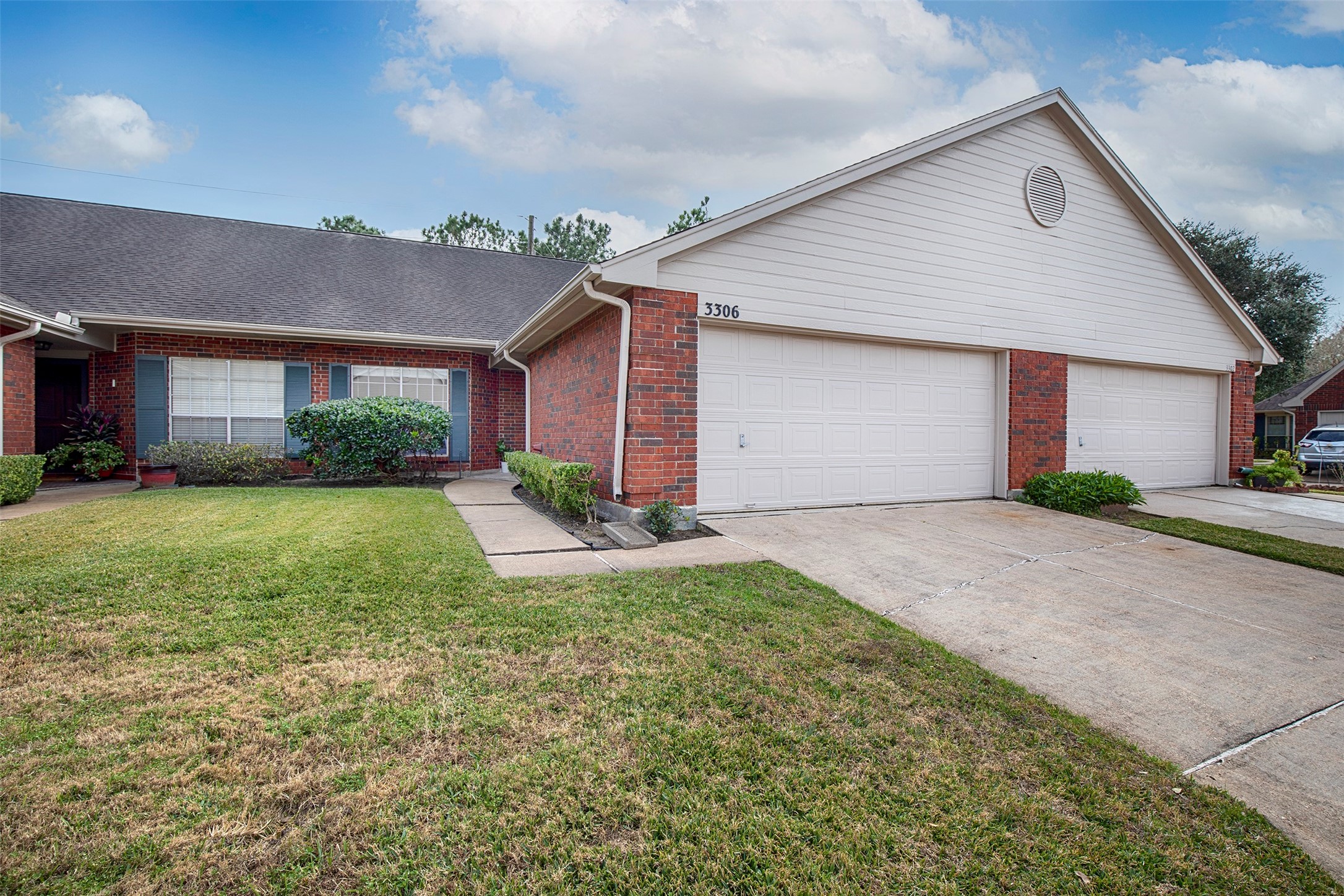 3306 S Country Meadows Lane, Pearland, TX 77584