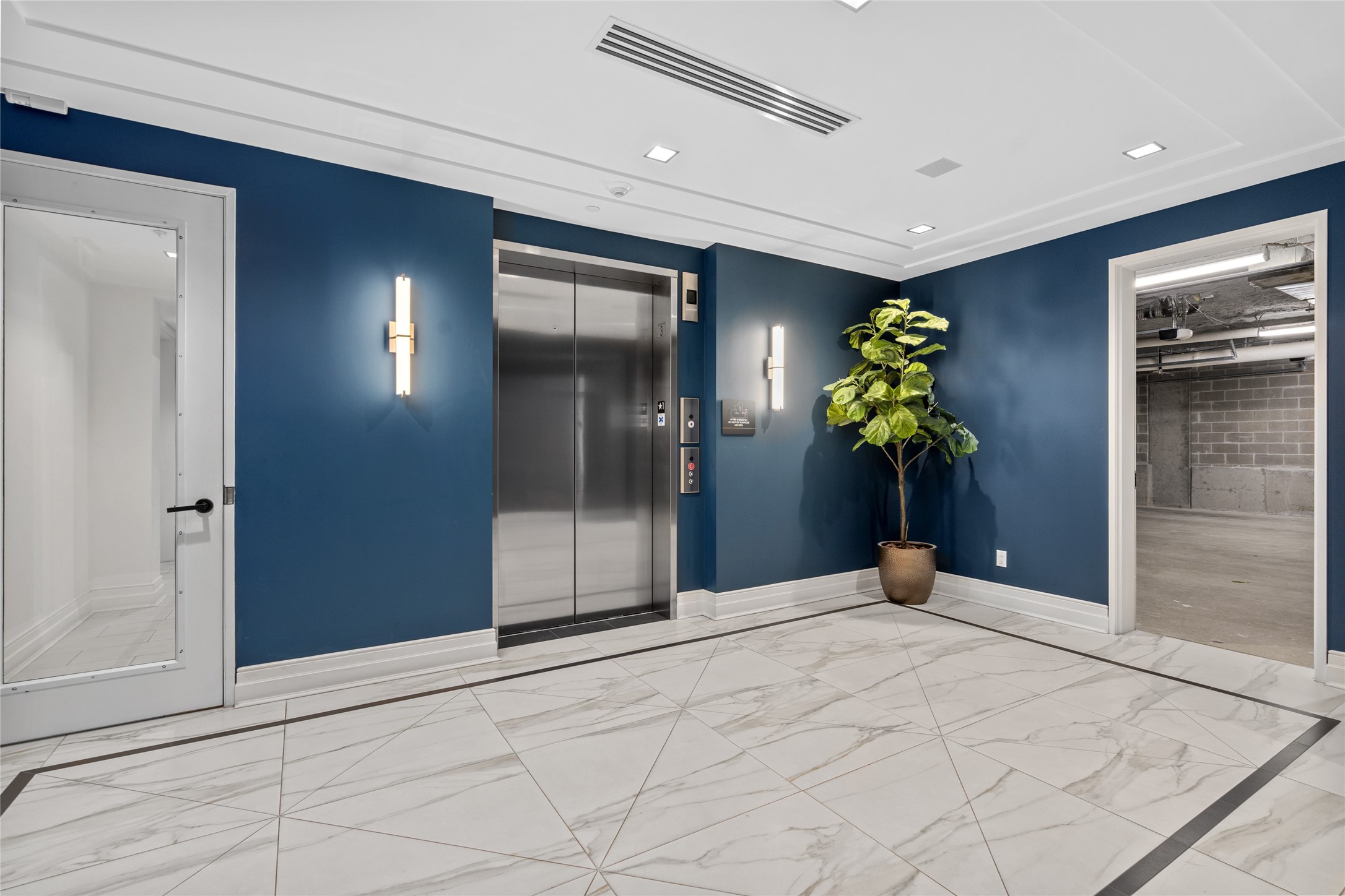 Direct elevatoraccess from lobby directly outside your private garage inside of the gated garage!