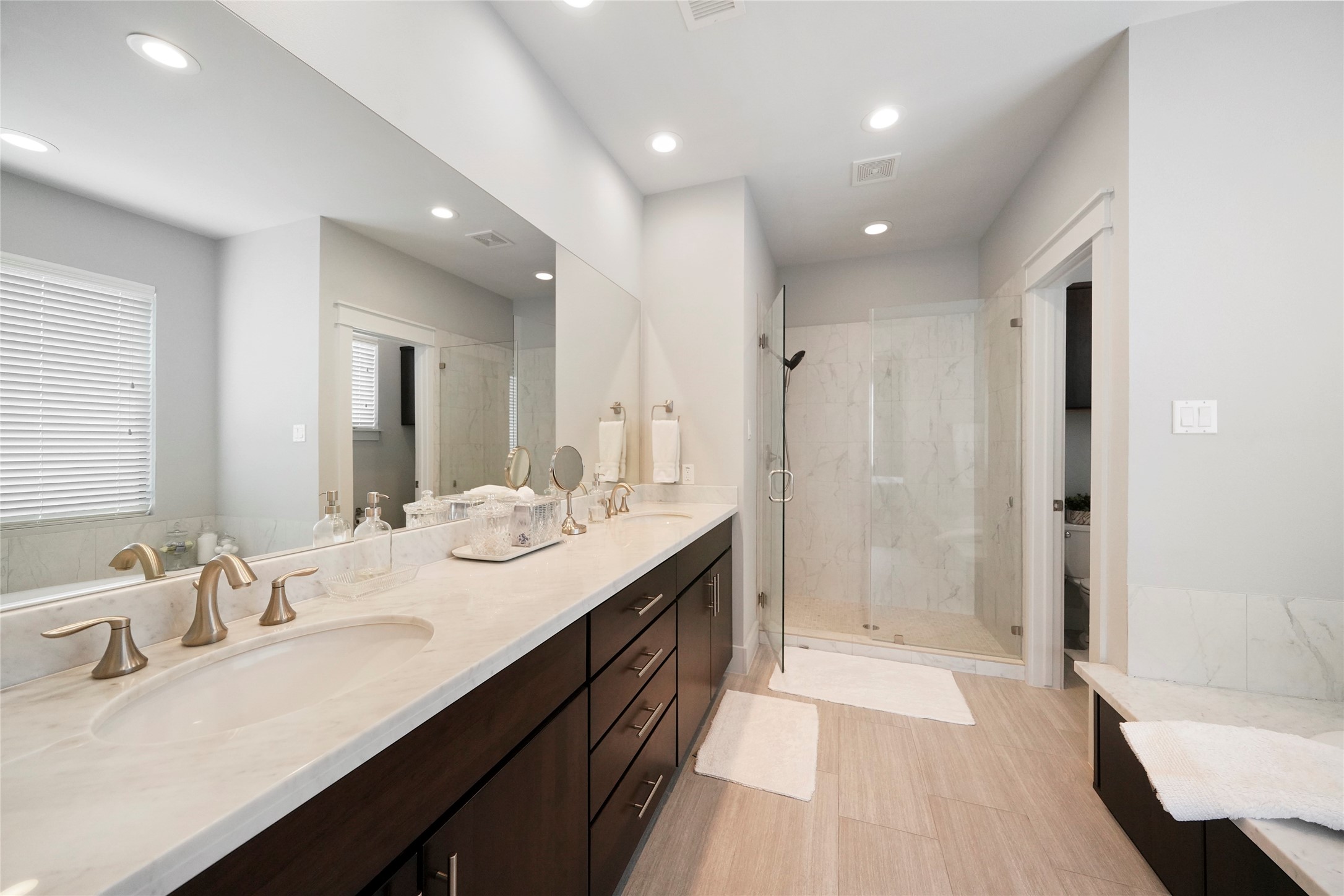 Looking for a large spa Primary Bath....look no further. Double sinks, ample counter space and storage, plus a large walk-in glass enclosed shower...........