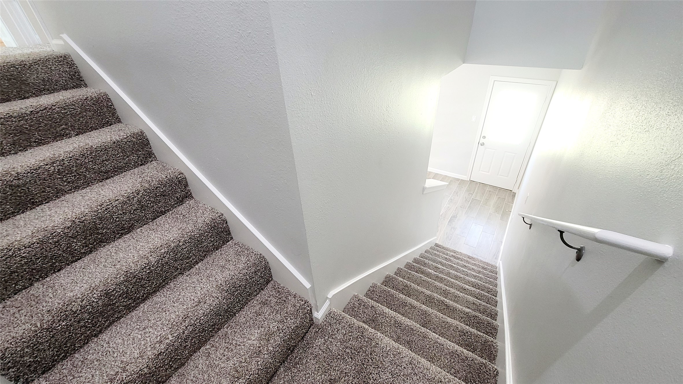 Wrap around stairs, blessed with soft carpet, great for winter days!