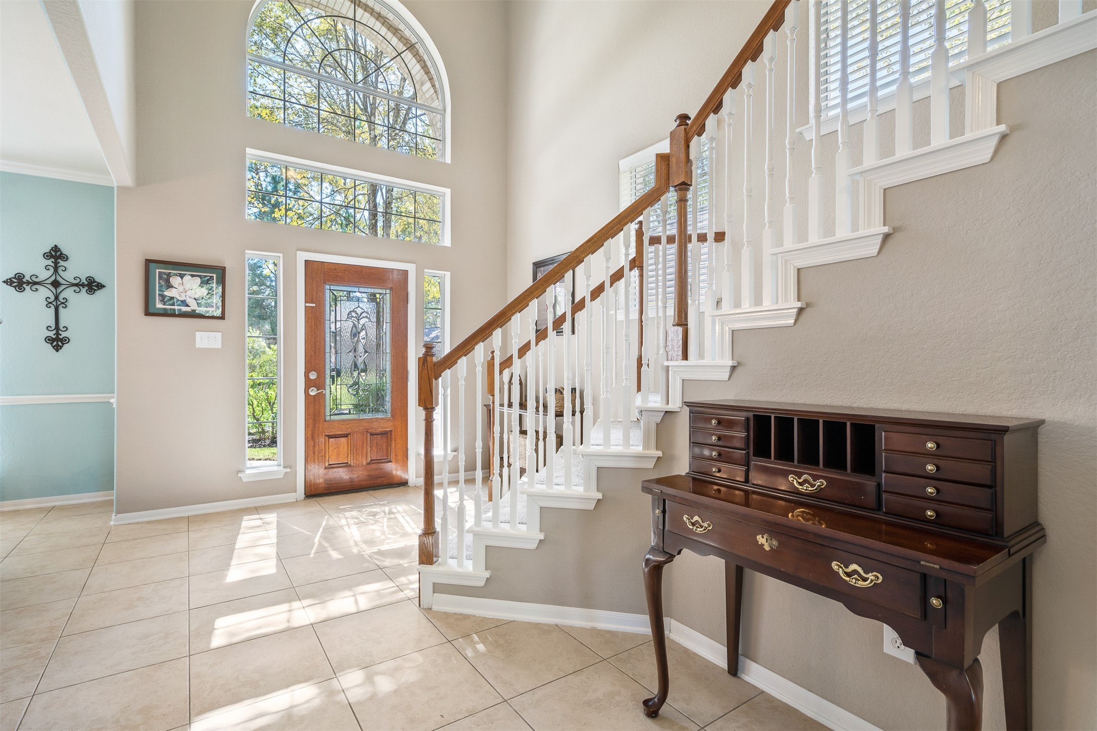 Inviting light and bright two story foyer!