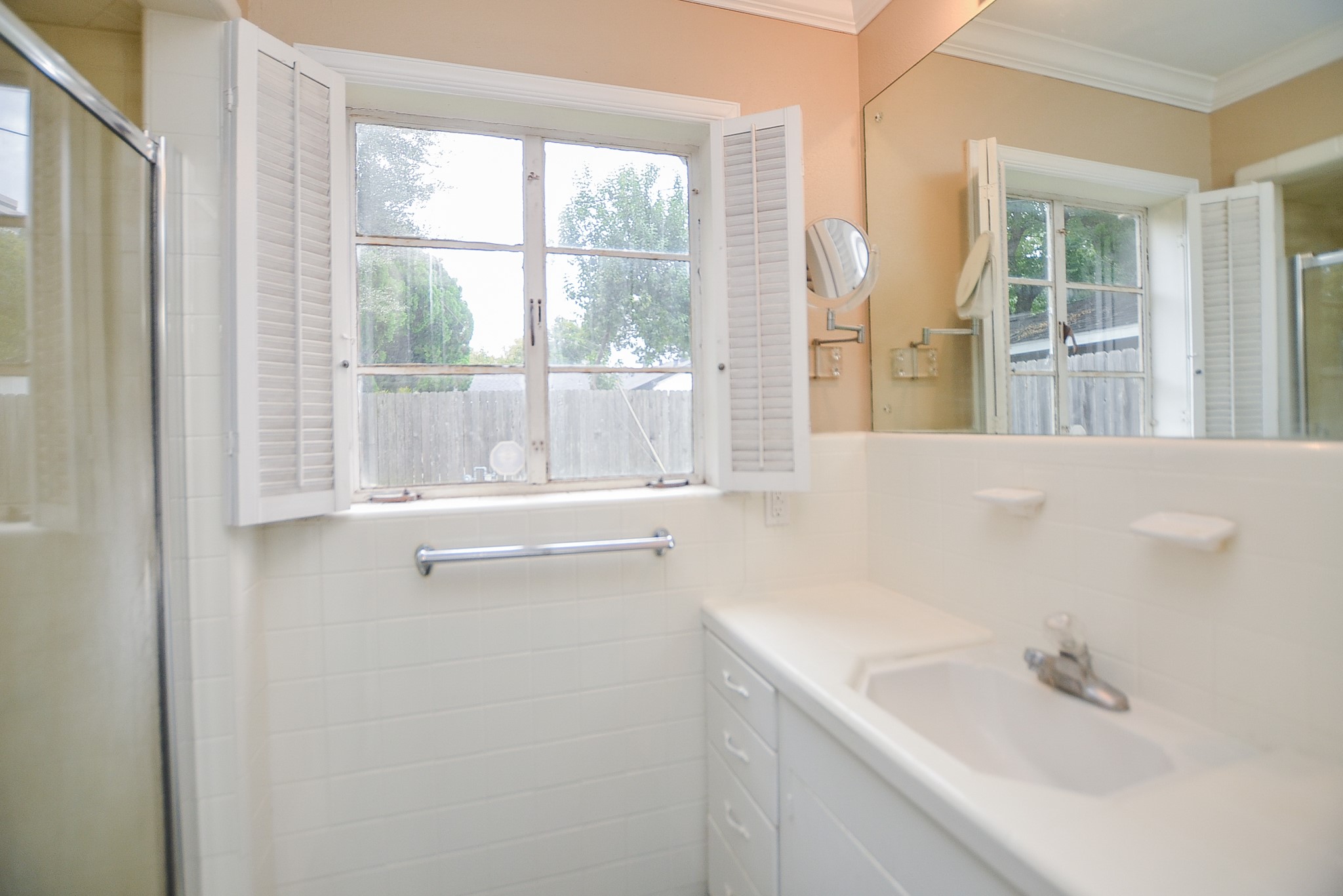 Spotless and sparkling, this second bath offers the same relaxing amenities of its primary counterpart.
