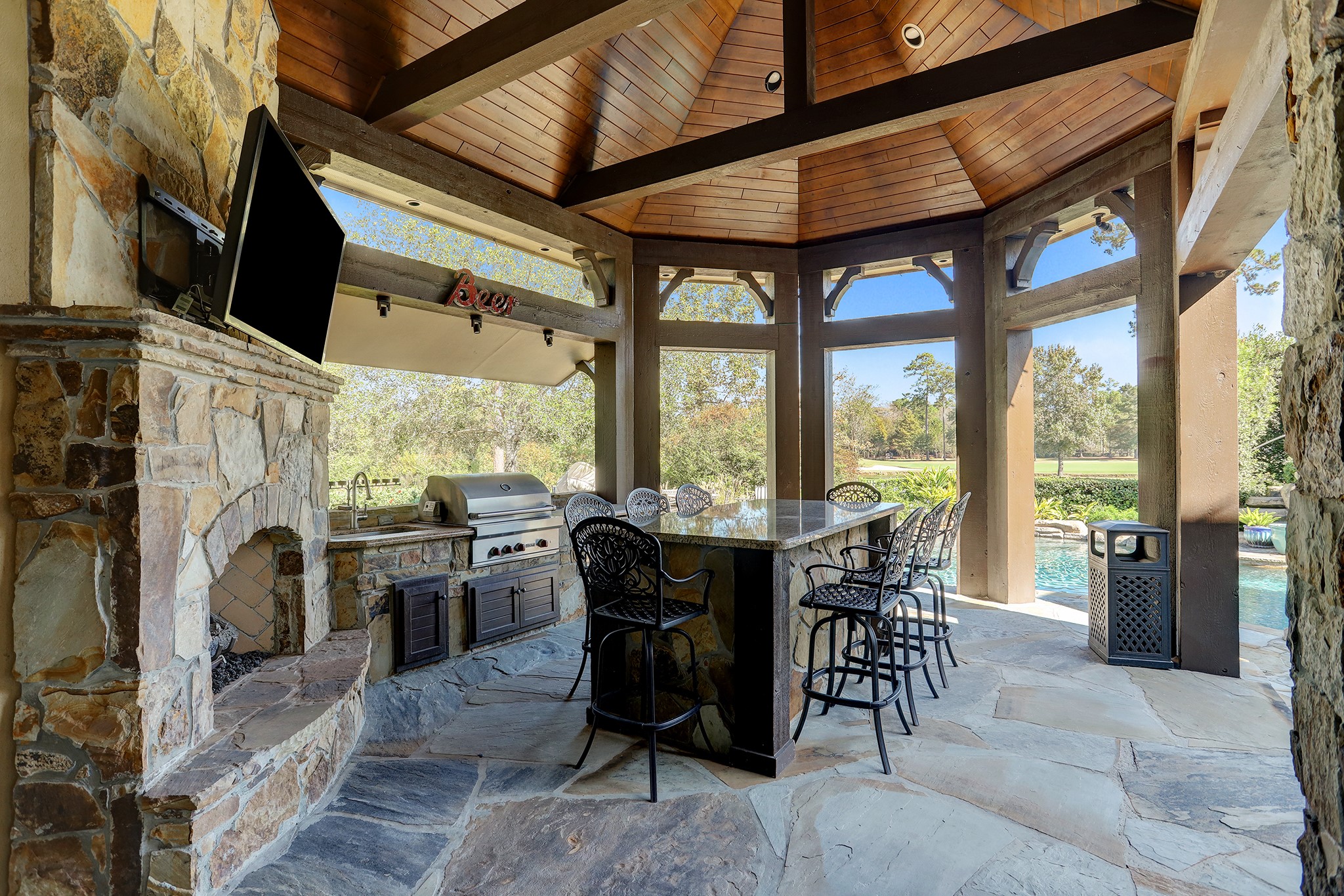 Custom Outdoor Kitchen for Dining and Entertaining
