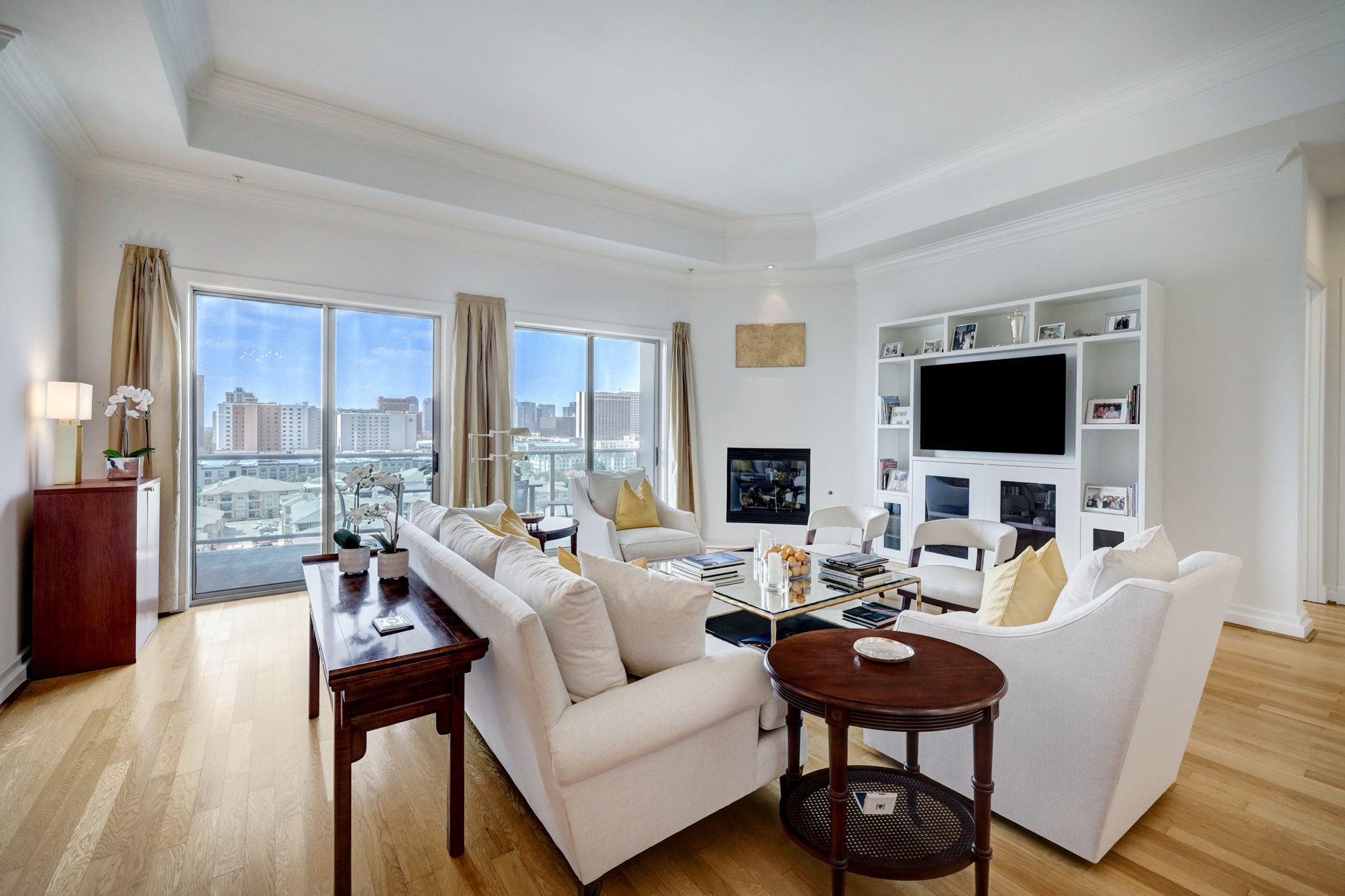 Light filled living area with views to the north looking over the Galleria and Williams Tower. Tall windows with double sliding doors opening to balcony.