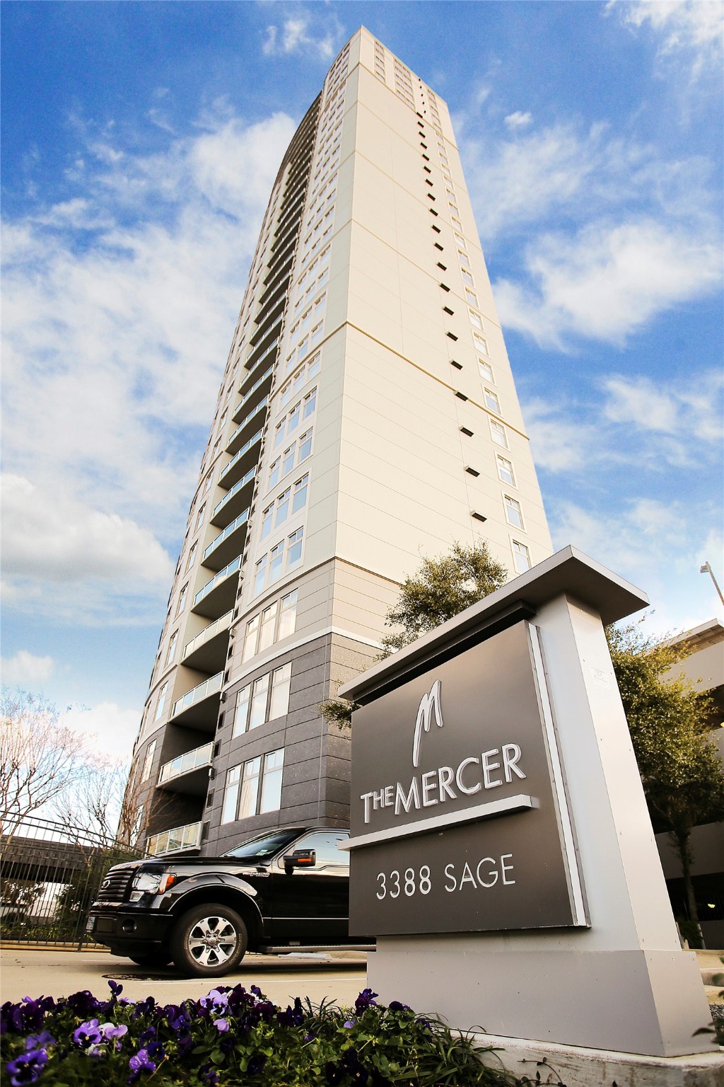 The Mercer is located in the heart of The Galleria area. The Mercer amenities include 24 hour security, swimming pool, and exercise room..