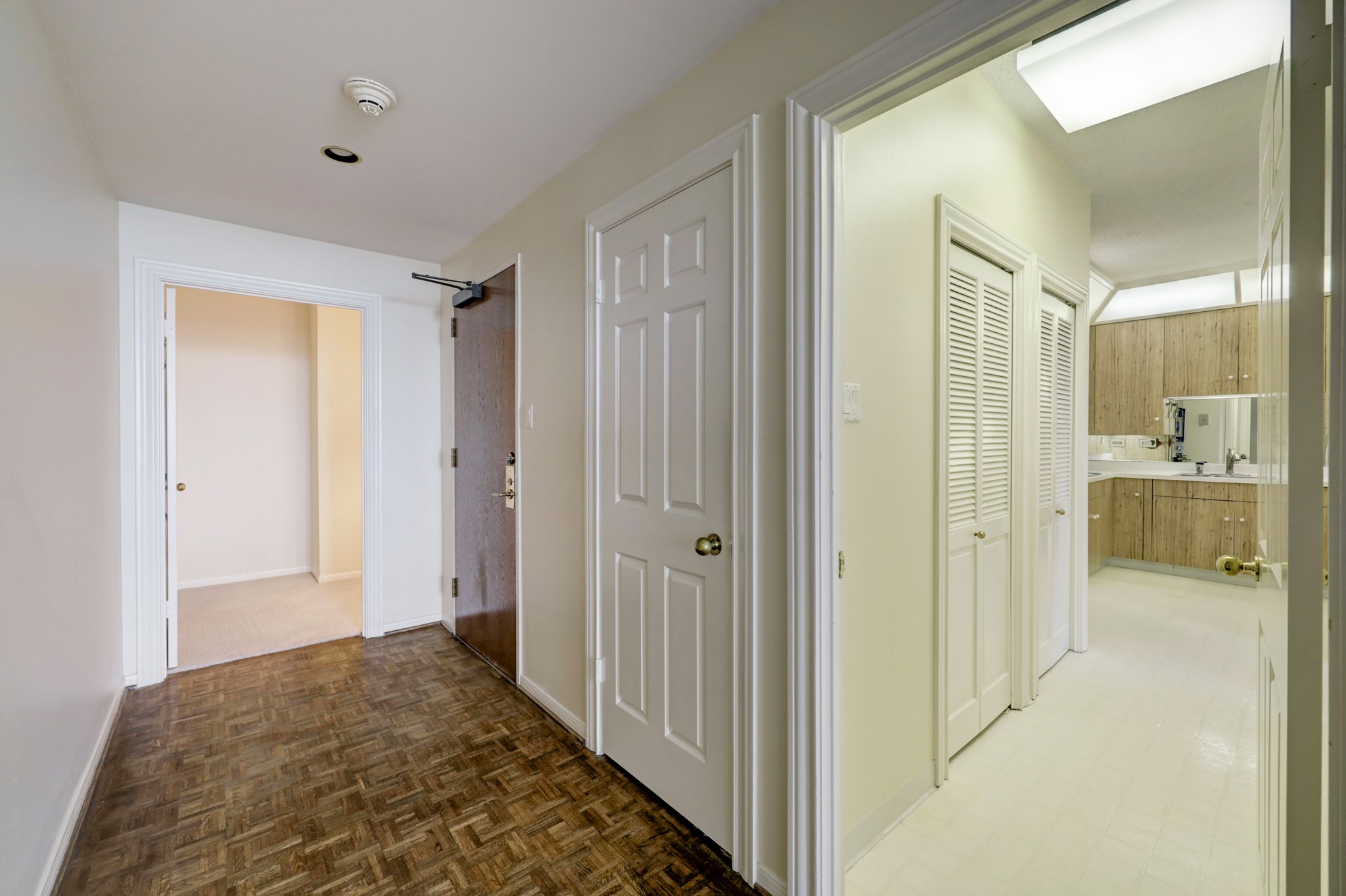 ENTRY HALL TO UNIT