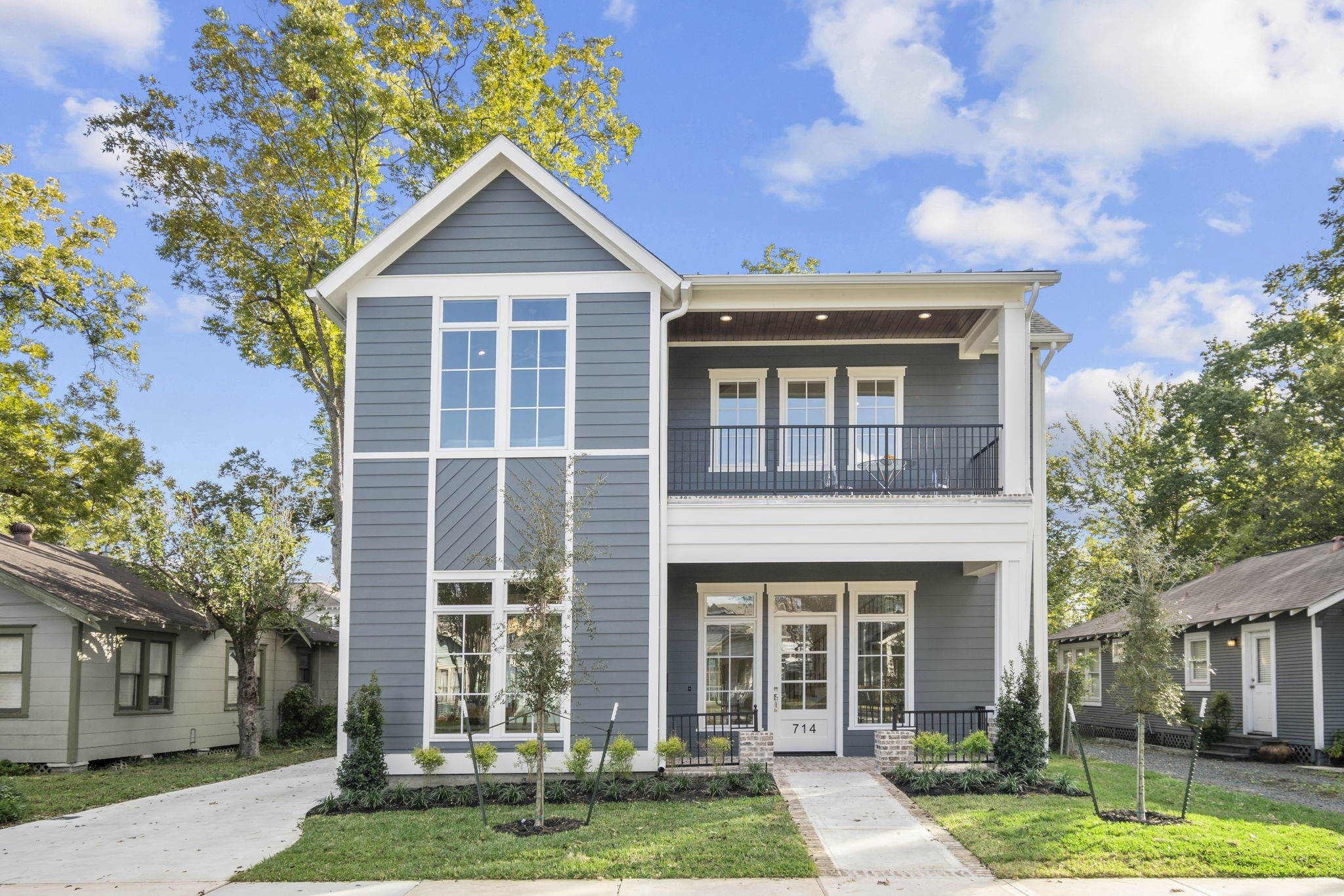 Located in the heart of the Heights, 714 E. 13th 1/2 Street is a brand new home that was constructed by Woodrock Homes featuring architecture from the award-winning firm, Brickmoon Design and interiors by Lynne T. Jones. ASID.