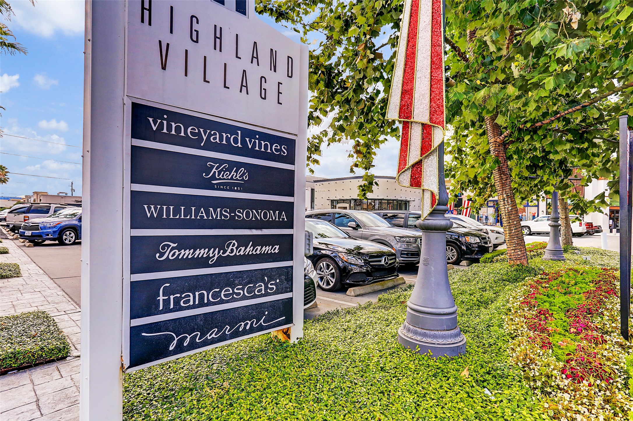 Highland Village shopping and dining just blocks away!