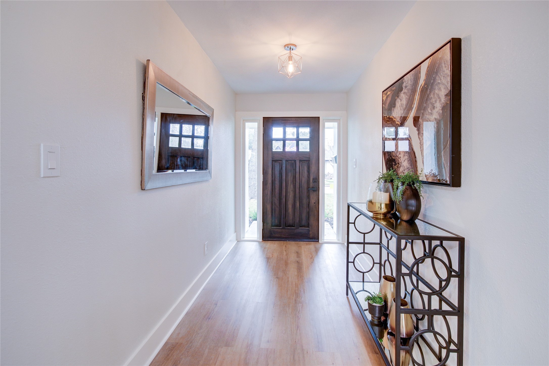 Warm and inviting entry foyer!