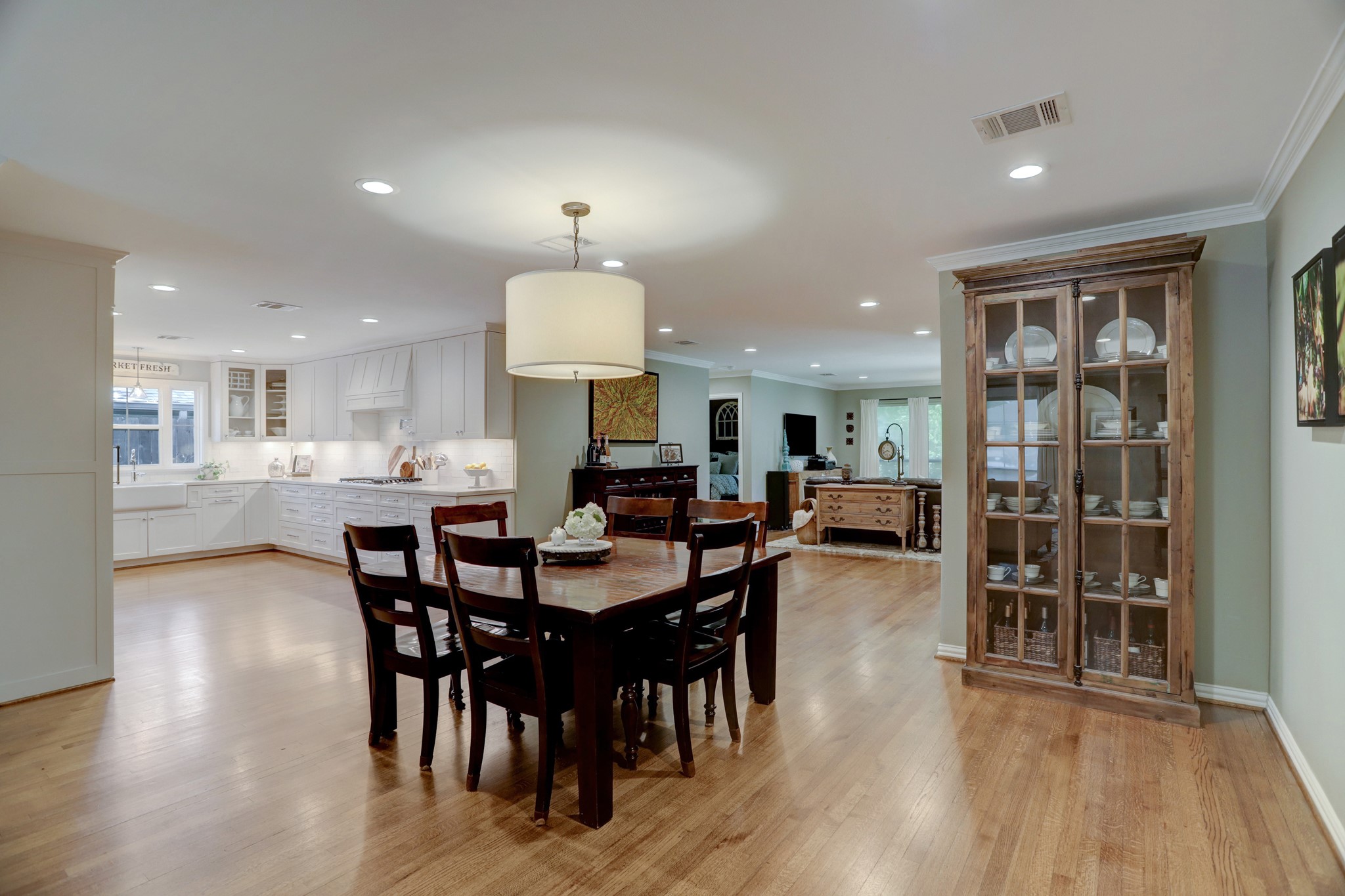 Great open concept from living to dining to kitchen.