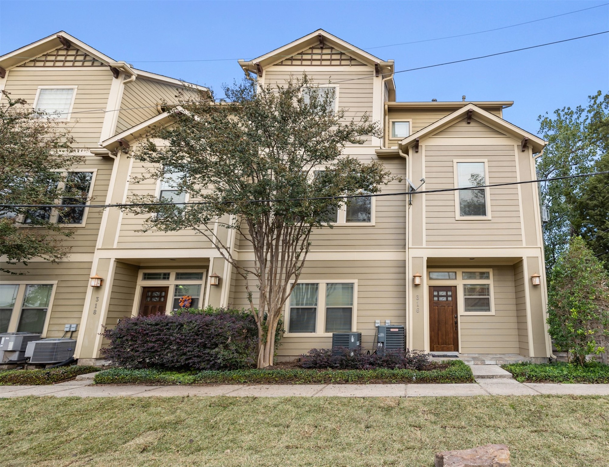 Charming townhome in Jackson Hill area of Rice Military just blocks away from Spotts Park and Johnny Steele Dog Park.