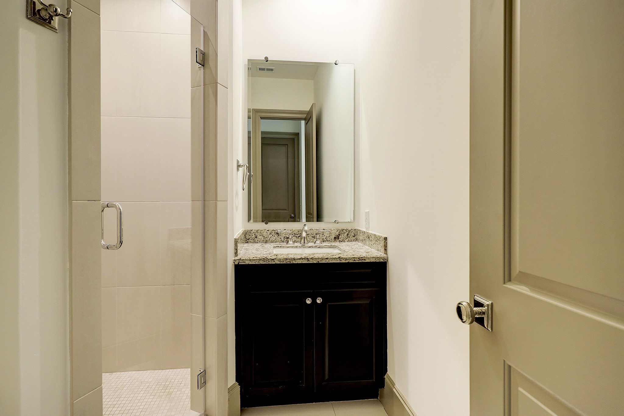 ENSUITE BATHROOM FOR SECOND BEDROOM AND ALSO OPENS TO HALLWAY FOR GUEST USING THE CITY ROOM