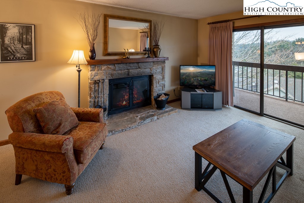 Tranquil top floor, corner unit with a great view of Chetola Lake.  Relax by the wood burning, stone fireplace or on the large balcony to take in the views.  The master bedroom has its own private balcony.  The kitchen features whirlpool stainless steel​​‌​​​​‌​​‌‌​‌‌‌​​‌‌​‌‌‌​​‌‌​‌‌‌ appliances.