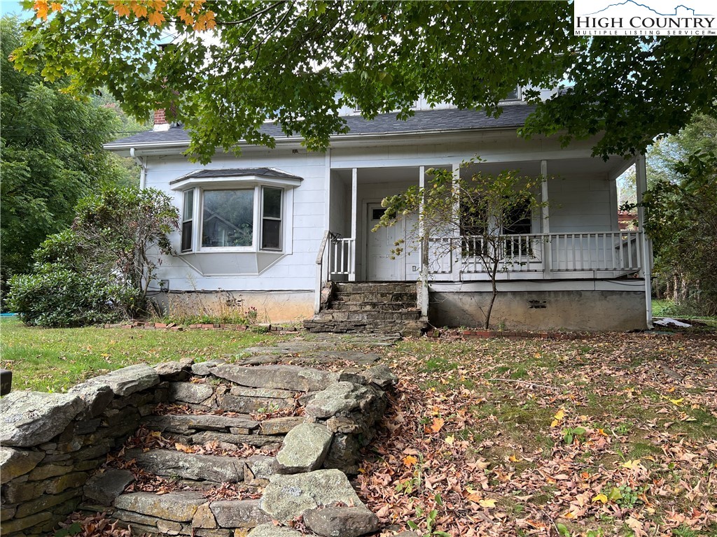 LOCATION,LOCATION,LOCATION...INVESTMENT OPPORTUNITY ... New Rood 2021 and New Furnace 2020. GREAT 4 BEDROOM, 2 FULL BATH WALKING DISTANCE TO APPALACHIAN STATE UNIVERSITY, RESTAURANTS, SHOPPING, PARKS & RECREATIONAL AREAS. TENANTS ALREADY IN PLACE, AND THEY ARE GREAT TENANTS.