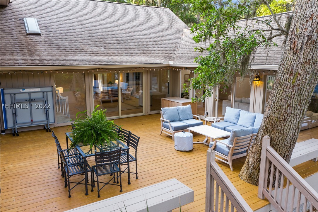 There's lots of outdoor living space, Lowcountry-style, on this large private back​​‌​​​​‌​​‌‌​‌‌​​​‌‌​‌​‌​‌​​​‌​​ deck.