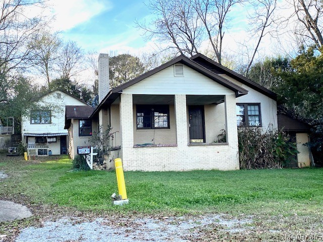 Large Home with lots of Potential.   Home needs some work and TLC!  Home will be strictly sold AS IS. Cash only!!