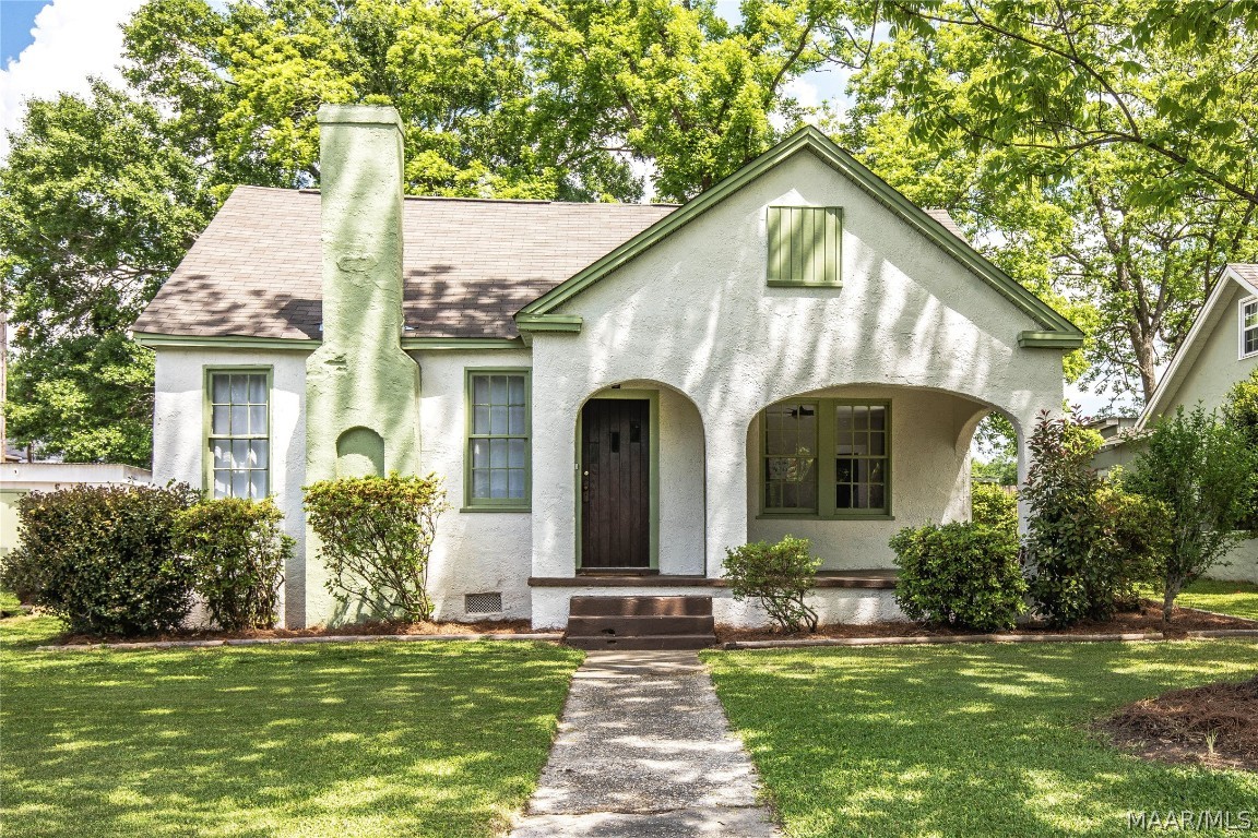Dreaming of being in walking distance to Downtown Wetumpka? Here is your chance to own a gorgeous home in Historic Downtown Wetumpka! Recently remodeled, this home has it all! Through the front door, be welcomed by tall ceilings throughout the whole home! Formal dining room leads to the kitchen, with granite countertops and a full size pantry! Large laundry room leading to back deck makes Sunday Fundays easy! The master bedroom is on the main level, with a large master en suite, with walk in shower and HUGE closet! One more bedroom on the main floor with a half bath as well! Up stairs you will find a bonus room, which is currently being used as an office/play room, and another bedroom with full bath! Out back, the back deck overlooks the ENORMOUS lot! This one is truly a must see, start living downtown Wetumpka today!