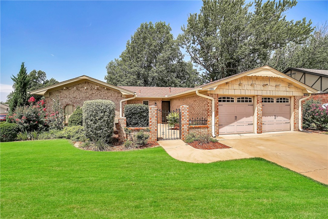 1001 Camelot Drive, Weatherford, OK 73096