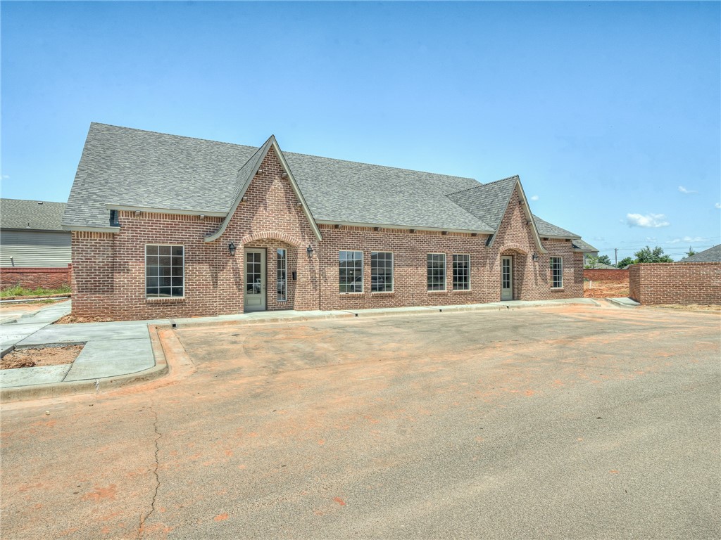Brand new construction for lease in NW Norman! Located conveniently off of 36th Ave NW and Rock Creek Rd, Brookhaven Office Park has great visibility and location. Offering 2459 square feet to include: 6 private offices, 2 bathrooms, a break room with sink and fridge hook up, a spacious conference room and a reception/lobby area. Additional storage and work space as well.