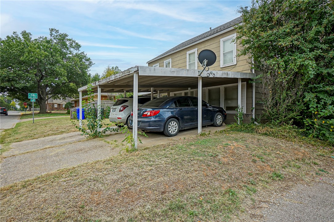 Historic Neighborhood in Norman and 1/2 mile from campus. This is an over under duplex and could be a great investment property. Home is in good shape and currently rented in both units. Schedule your showing