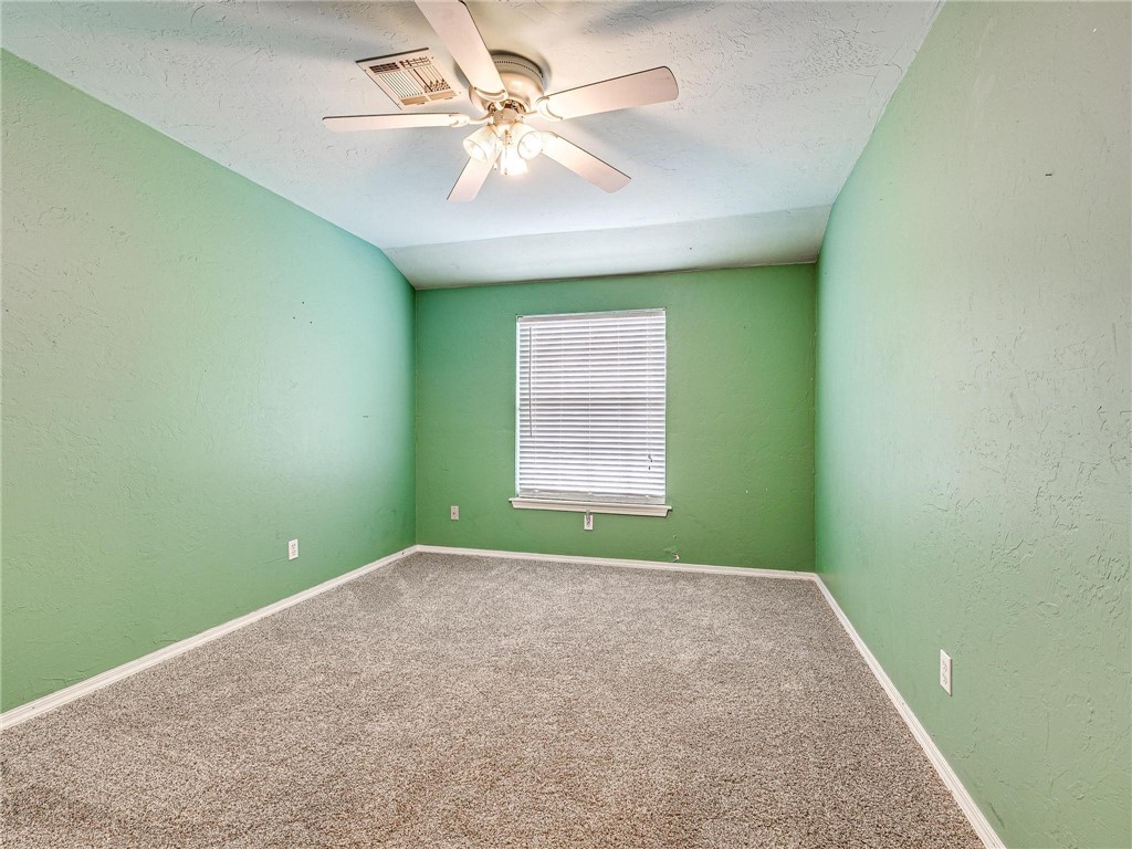 7336 N Hammond Circle, Warr Acres, OK 73132 carpeted spare room featuring a textured ceiling and ceiling fan