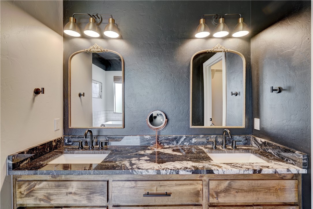 48294 Garretts Lake Road, Shawnee, OK 74804 bathroom featuring double vanities and dual mirrors