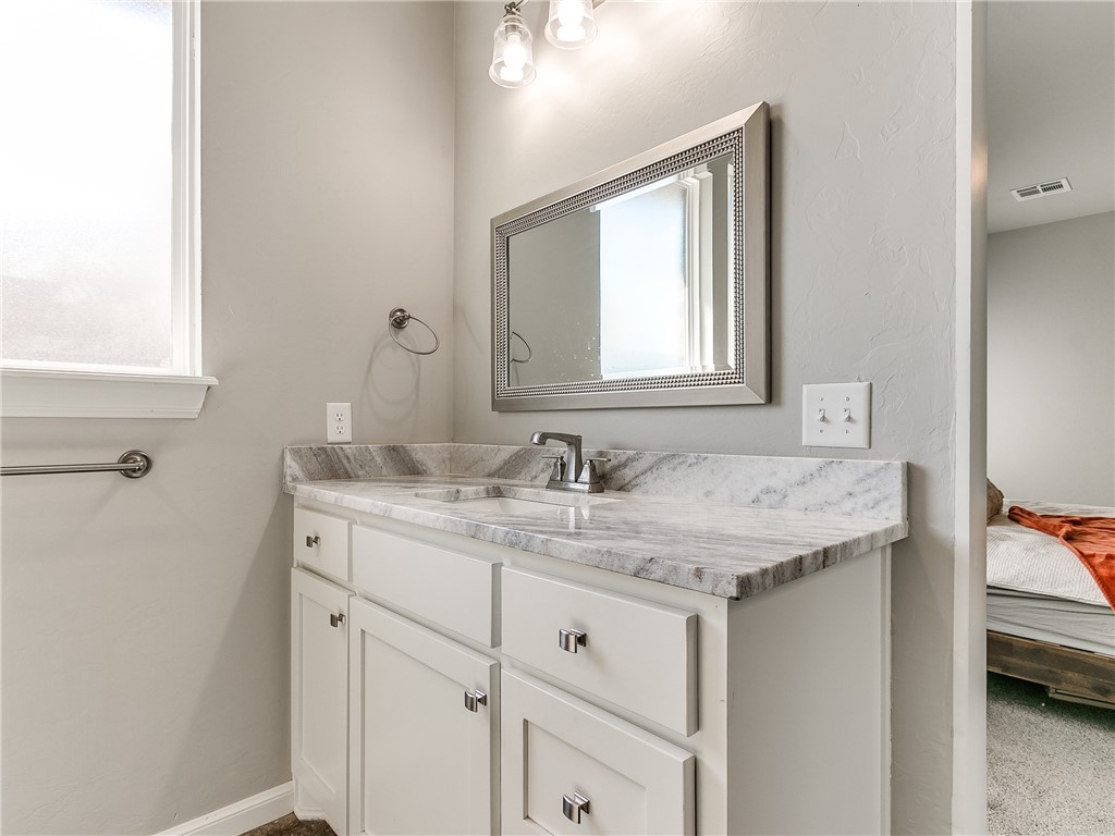 13304 Brampton Way, Yukon, OK 73099 bathroom featuring plenty of natural light, mirror, and oversized vanity