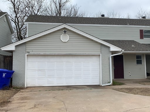 Large 3 bedroom townhome with 1 full bath and 2 half baths. This property has a two car garage with opener, fireplace, all kitchen appliances, central h/a and washer/dryer connections. All Bedrooms are upstairs.
Market rent $1025

Accepts Norman Housing**

PETS WELCOME
1 Pet - $300 Deposit + $25/month Pet Rent
2 Pet - $400 Deposit + $40/month Pet Rent