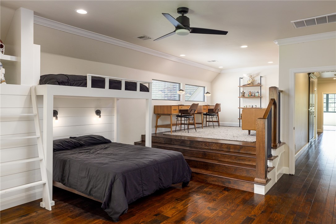 3900 Plum Creek Circle, Oklahoma City, OK 73131 bedroom featuring natural light, a ceiling fan, and hardwood flooring