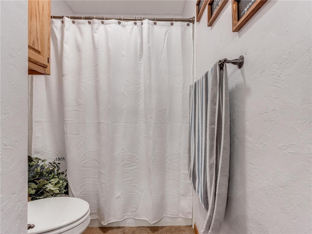 8124 N Mckee Boulevard, Oklahoma City, OK 73132 bathroom featuring shower curtain and toilet