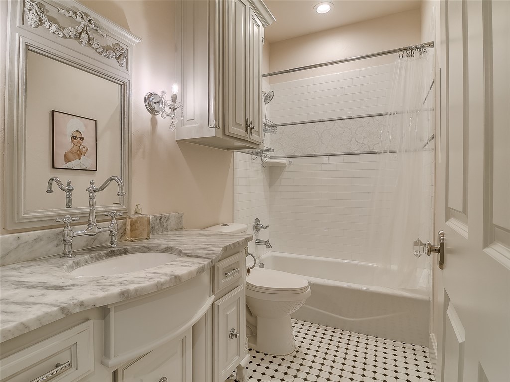 4020 NE 117th Street, Oklahoma City, OK 73131 full bathroom featuring tile floors, tub / shower combination, mirror, shower curtain, large vanity, and toilet