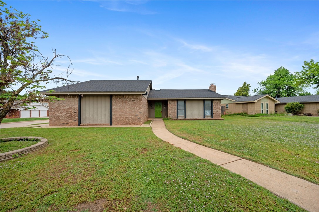 CORNER LOT with 4 spacious bedrooms!!!  New STOVE and DISHWASHER before closing! Updates throughout. Don’t miss out on your chance to see this home. Super close to all of the stores and restaurants on Memorial and NW expressway with easy turnpike access!