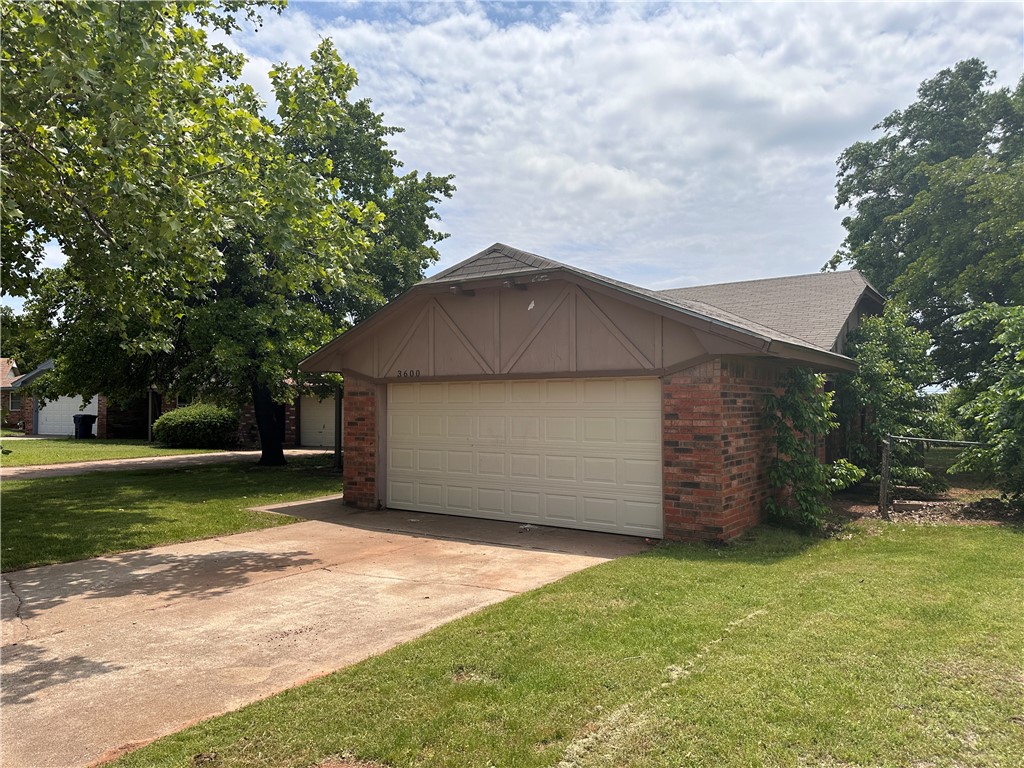 Here is your perfect chance to renovate and create your own dream property! House is being sold AS-IS. This house is a great deal for investors or DIY homeowner. Come see it today, it won't last long!