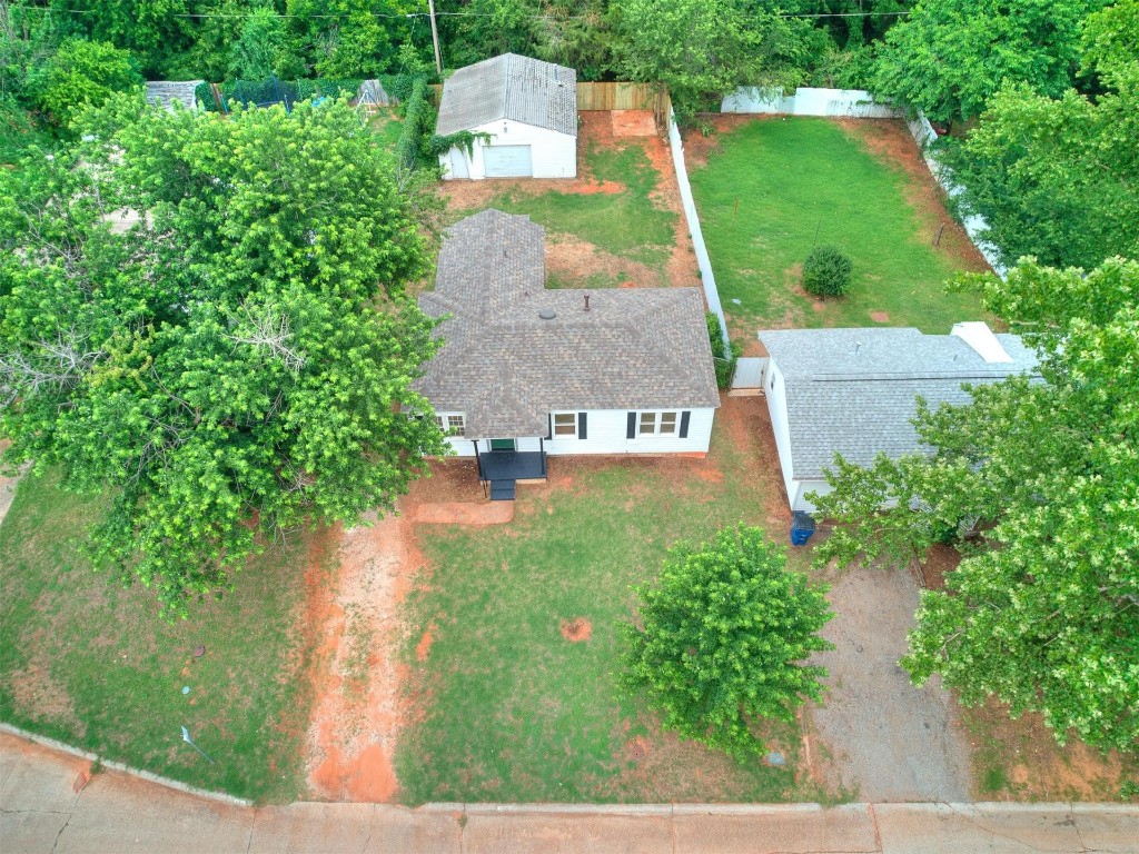 1408 N Elm Street, Guthrie, OK 73044 view of drone / aerial view