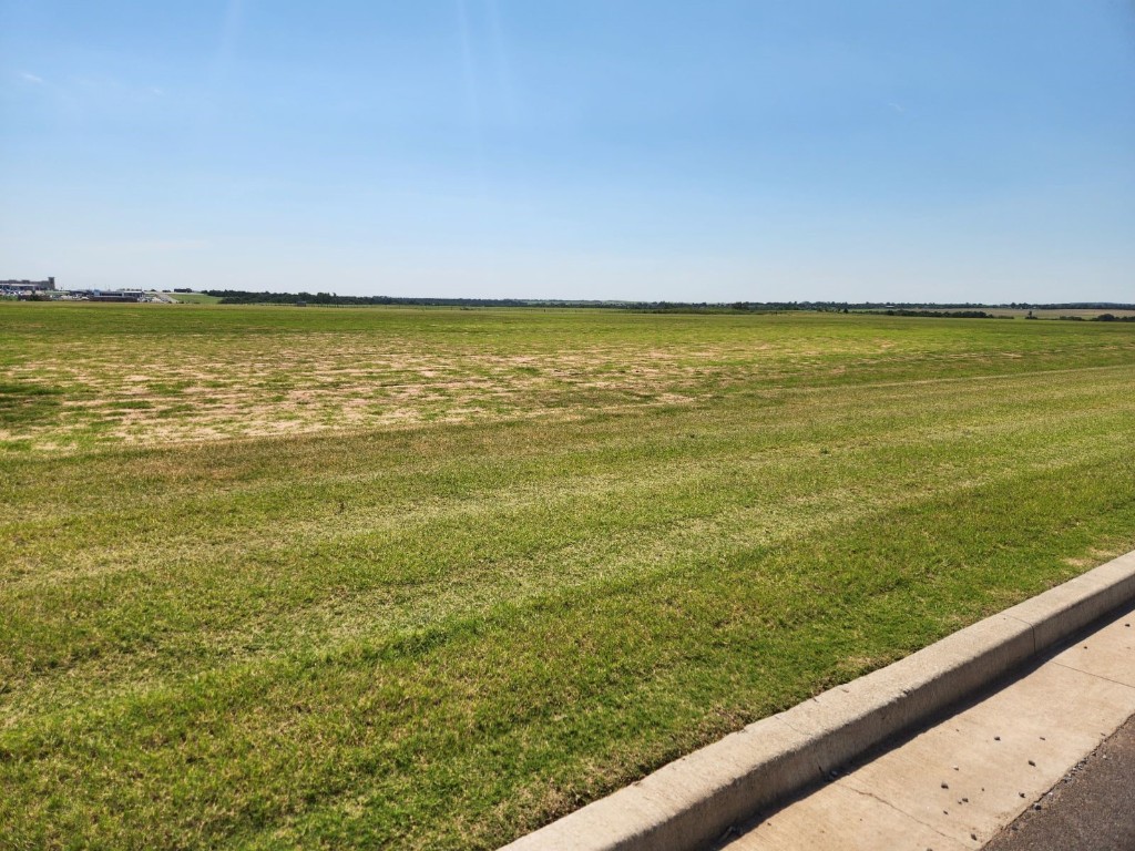 2 E Frontage Road, Weatherford, OK 
