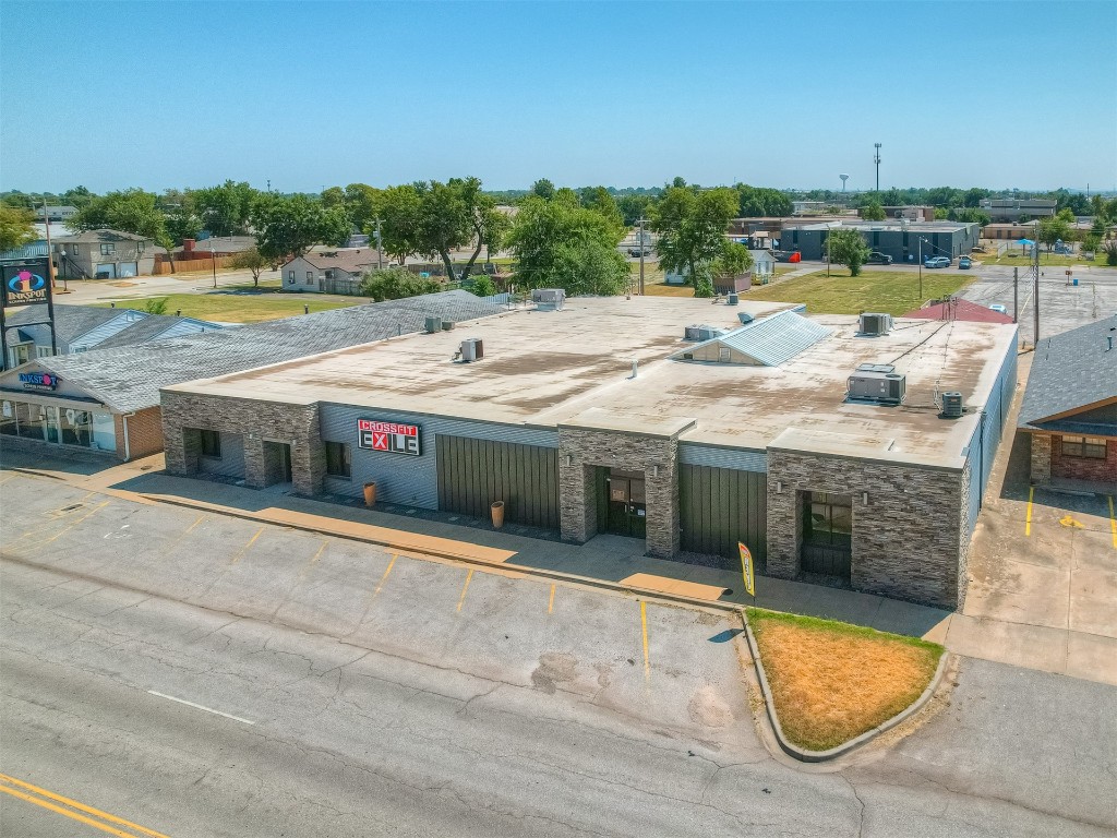 Amazing opportunity to lease a prime location in Downtown Moore, OK! +/-4,111 SqFt (mol) with optional +/- 864 SqFt detached structure with garage door. Almost a blank slate with a build-to-suit option or remodel to fit your needs. Plenty of options for retail, beauty, trades and more! TWO package units on rooftop to provide more than enough heating and cooling for the space. Frontage has been totally redesigned and updated to provide modern curb appeal & I-35 visibility. Some Main Street parking and ample parking spots available in lot to the South of property. Easy on-off highway access from SW 4th Street. Located in the focal area of Old Town Moore Revitalization Plan, estimated traffic patterns, tourism and entertainment options are projected to increase over time. Come build your business and a future in the heart of Moore, Oklahoma! Be sure to check out the drone video tour of the area!