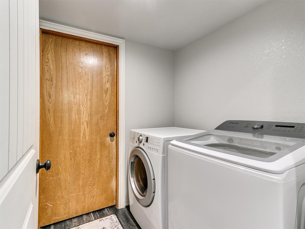 820 N Robinson Avenue, Moore, OK 73170 clothes washing area featuring washing machine and dryer and wood-type flooring