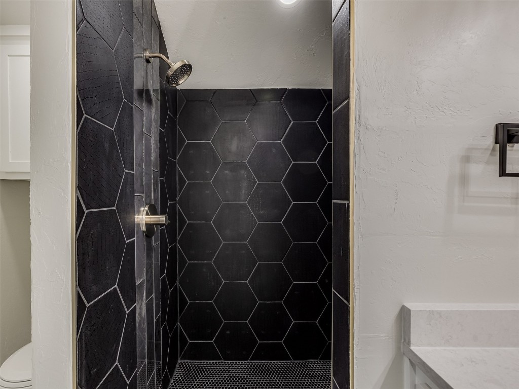 1410 NE 12th Street, Oklahoma City, OK 73117 bathroom featuring tiled shower