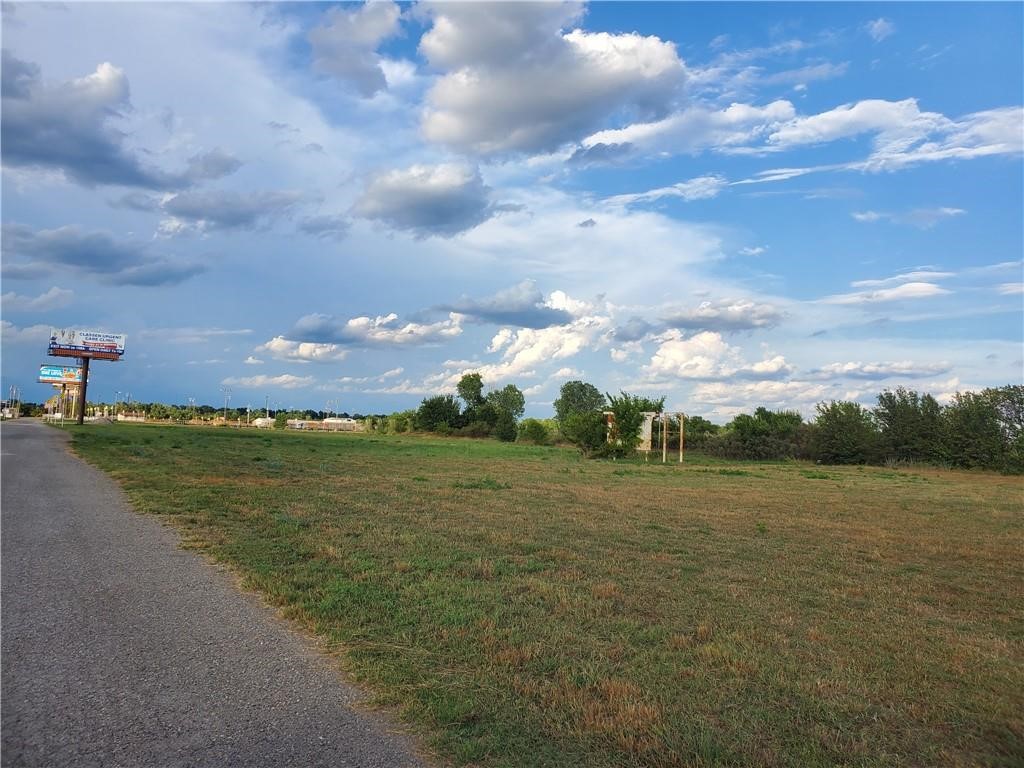 Prime Location 10.870 Acres mol. I-35 Frontage road in growing area! Zoned COMMERCIAL with Frontage on heavily traffic I-35/ Norman at Exit Highway 9. Development Opportunity, Great spot for your next business venture or investment.