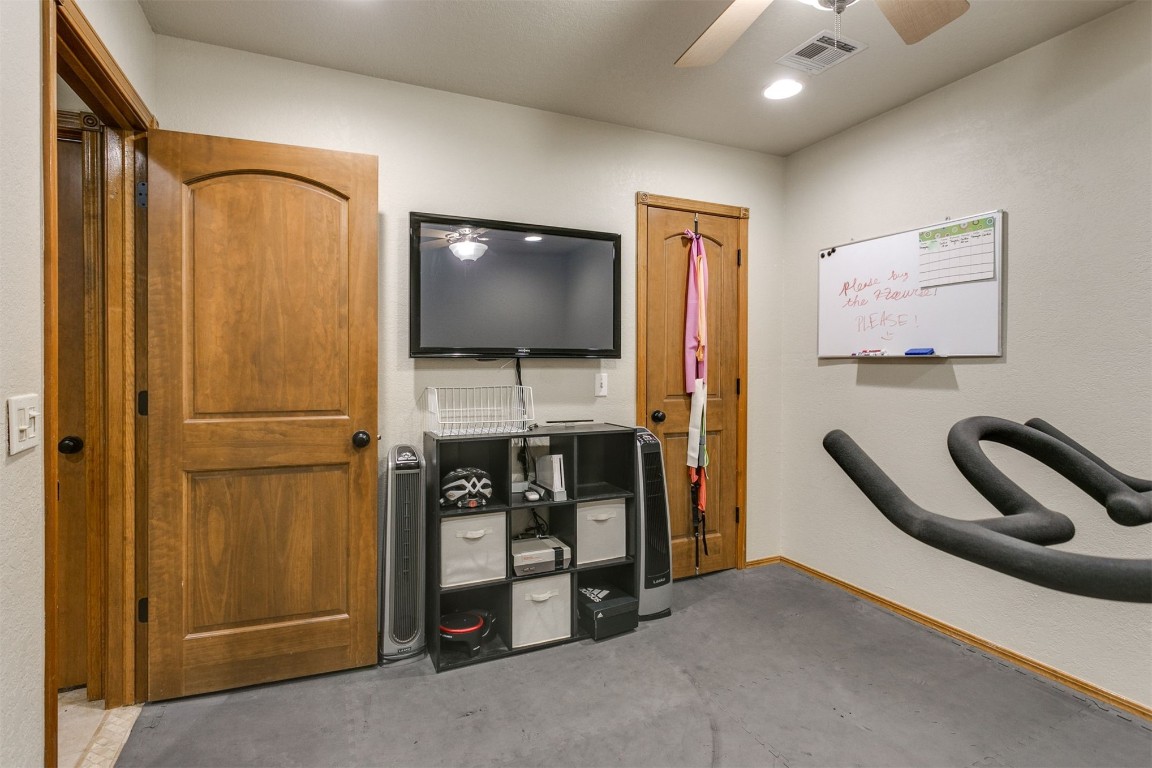 3324 Oakbriar Drive, Choctaw, OK 73020 workout area featuring ceiling fan