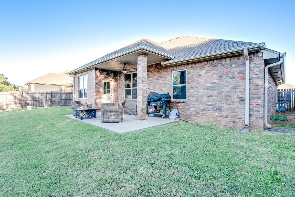 2901 Morgan Trace Road, Yukon, OK 73099 back of property with a yard, a patio area, and ceiling fan