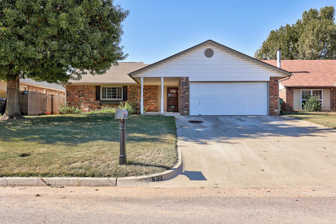 633 Westridge Court, Yukon, OK 73099 ranch-style home with a garage and a front yard