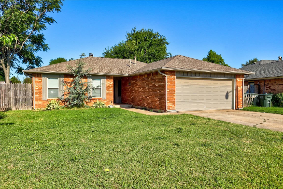If you are looking for large bedrooms in a culdesac neighborhood then you found it. Two very spacious living areas for entertaining. Home is close to schools and shopping.  Buyer to verify all info including schools.  Washer, dryer and fridge to stay as is.