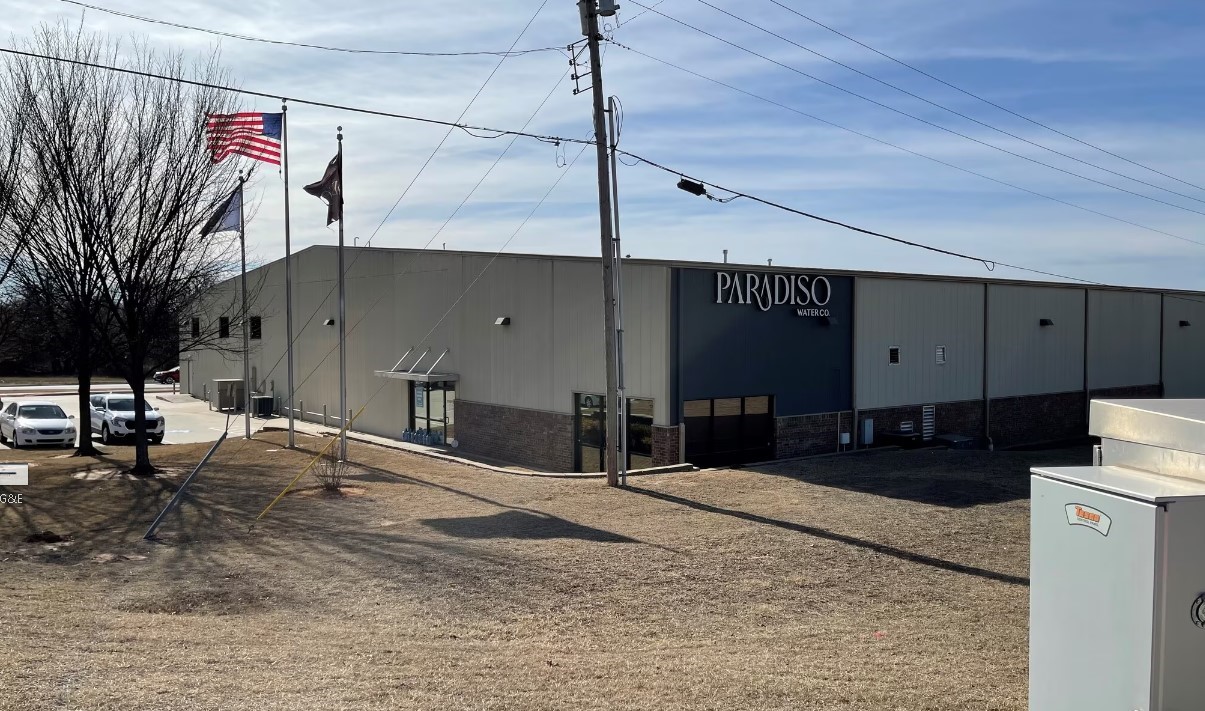 Lease will be NNN. First class condition with recent remodel. Lots of warehouse space that can be converted. Heavy electrical with most property concrete surface. High traffic area with excellent exposure and high visibility.