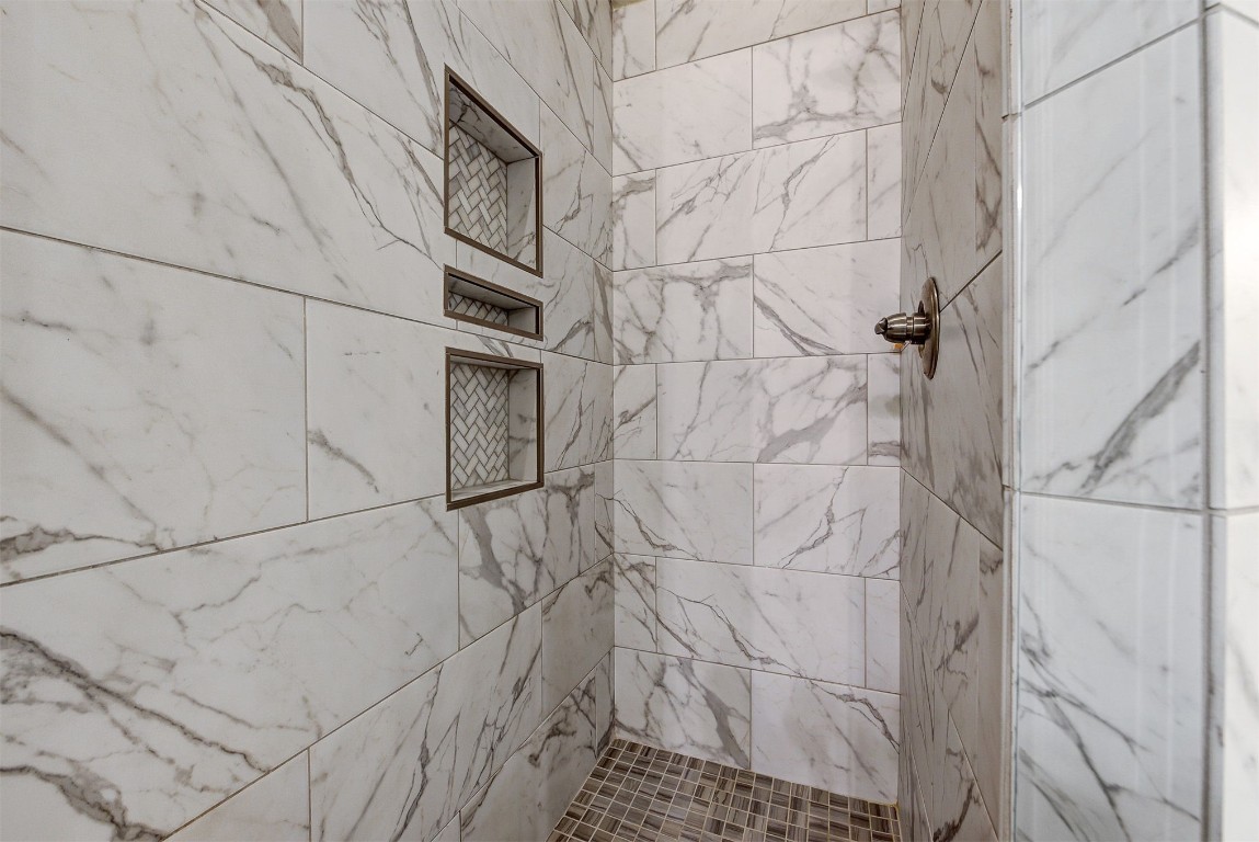1304 Polly Way, Mustang, OK 73064 bathroom featuring tiled shower