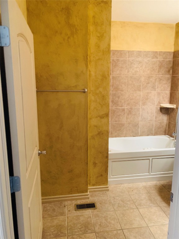 1812 Alameda Street, #316, Norman, OK 73071 bathroom with tile floors