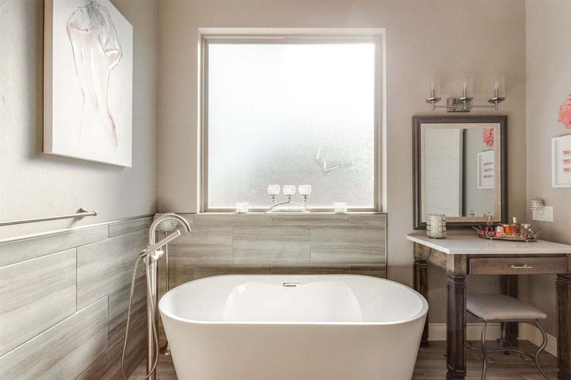 3910 Sienna Ridge, Newcastle, OK 73065 bathroom with tile walls and a washtub