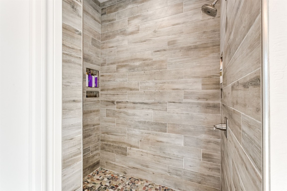 3910 Sienna Ridge, Newcastle, OK 73065 bathroom featuring tiled shower
