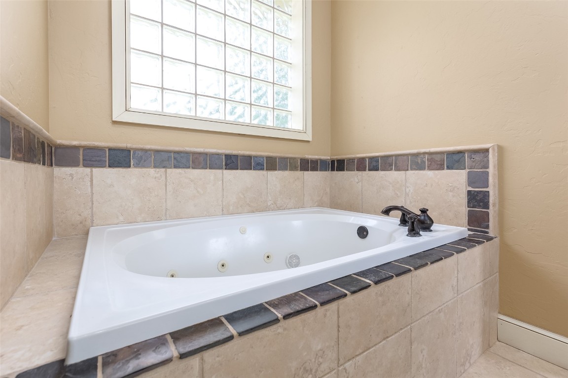 4508 Jacobs Lane, Choctaw, OK 73020 bathroom featuring a relaxing tiled bath